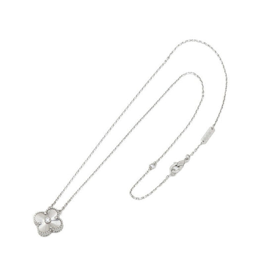Sliver Clover Stainless Steel Necklace – A Statement of Elegance